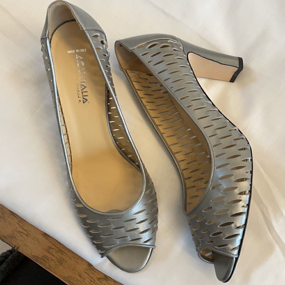 AQUATALIA GUNMETAL CUT OUT PEEPTOE SHOES. … - Picture 2 of 9